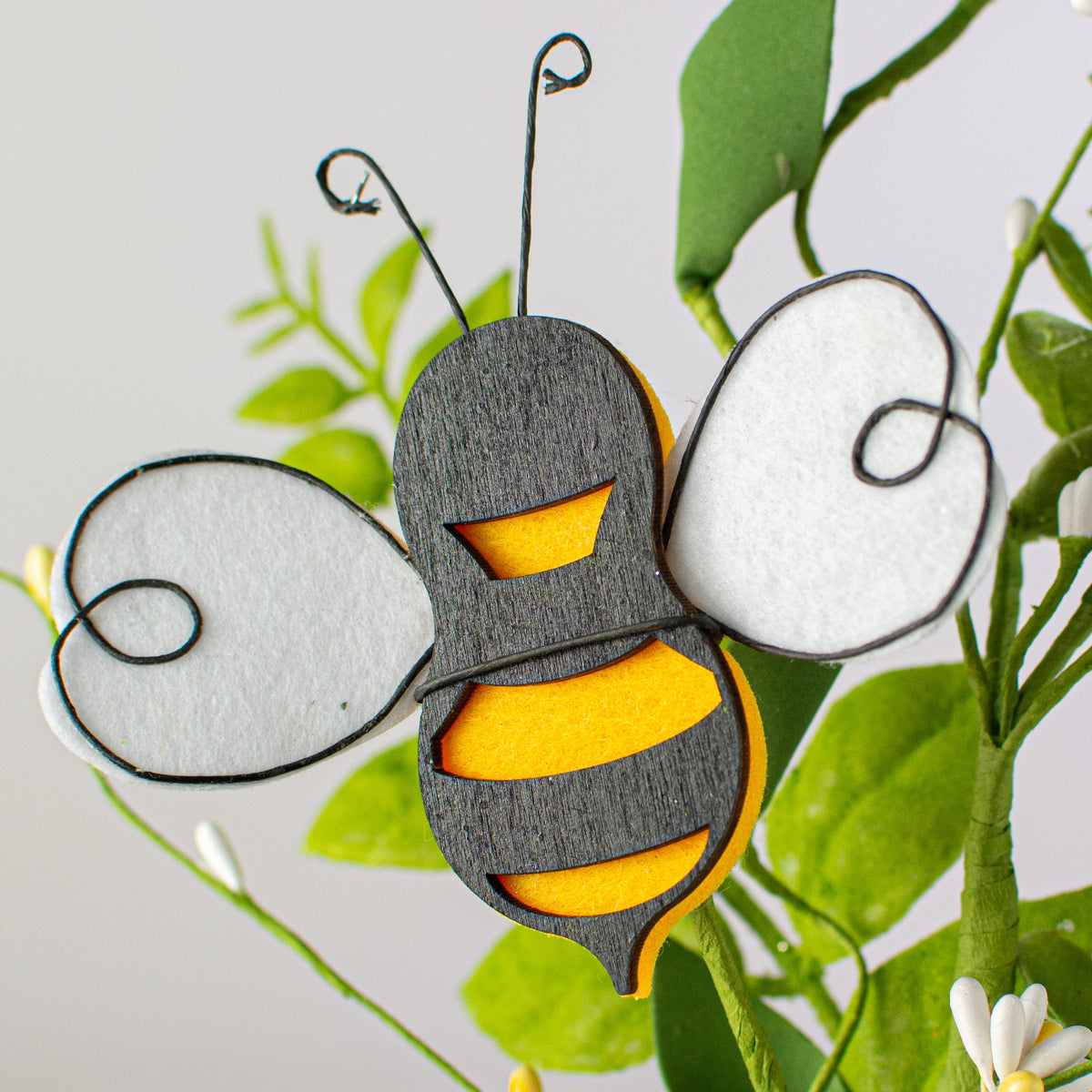 18" Bumblebee & Leaves Pick Lifestyle Photo