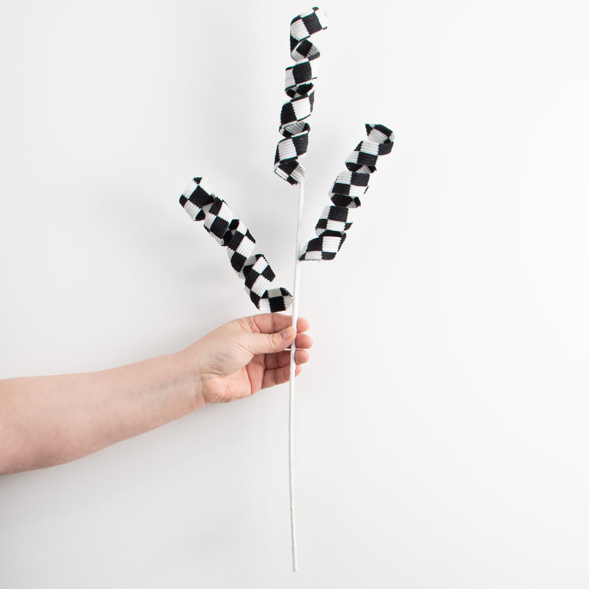24" Checker Curly Spray: Black & White detail photo 3