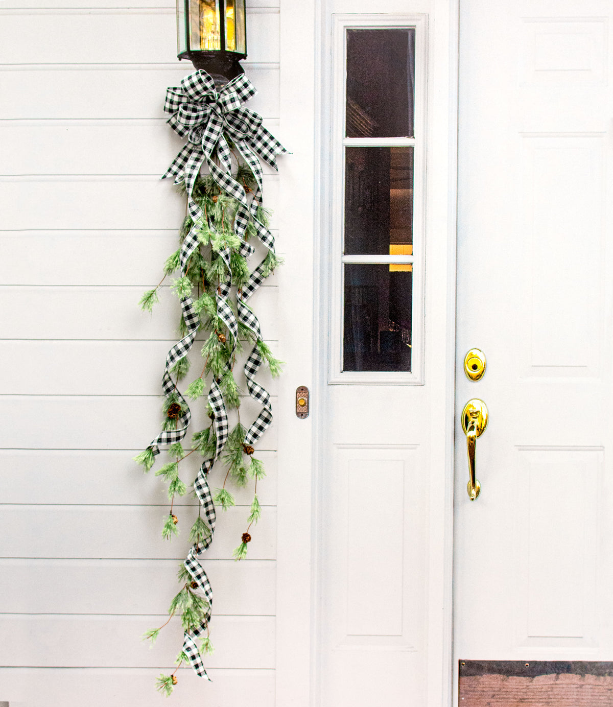 60" Deluxe Smokey Pine Vine Lifestyle Photo