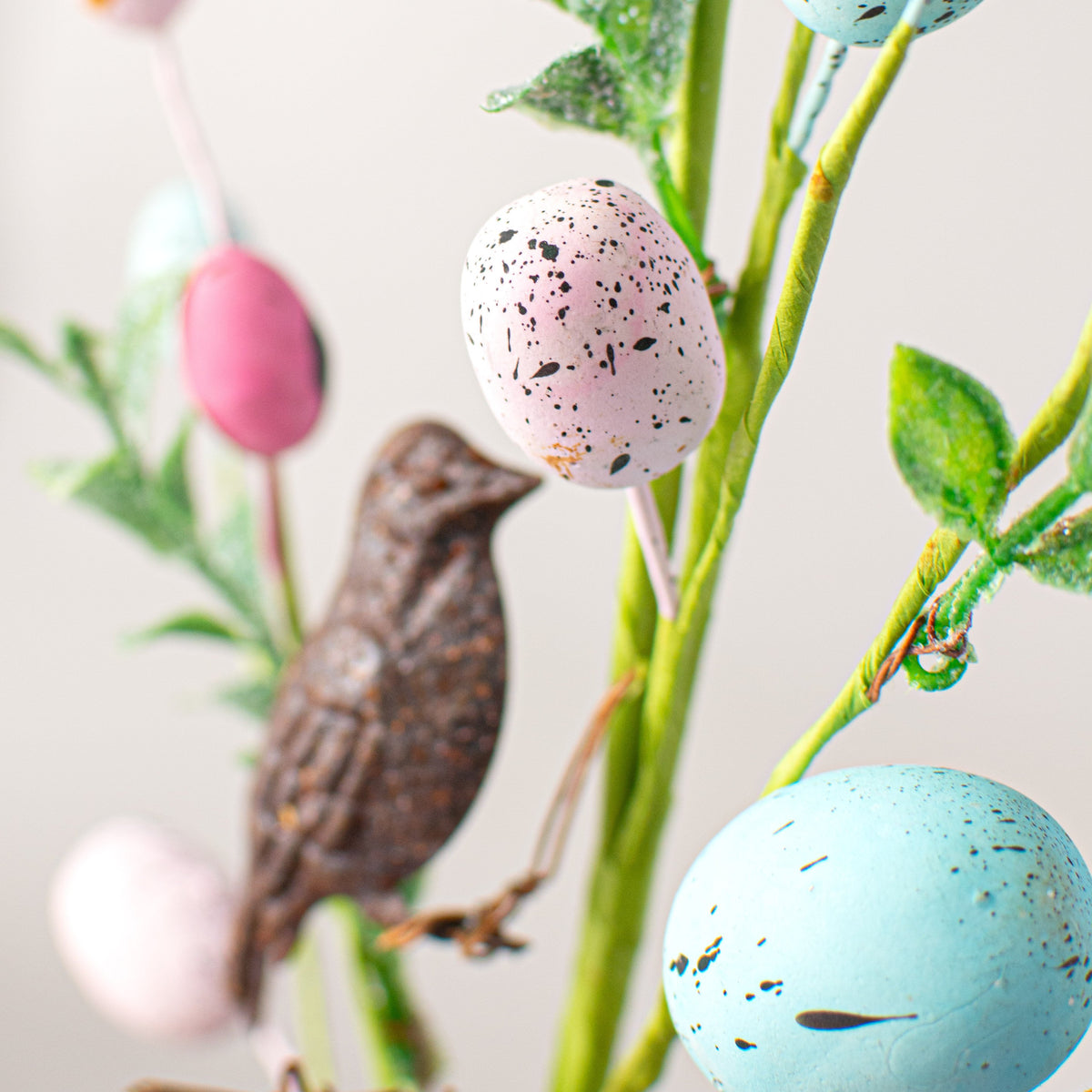 19" Farmstead Eggs With Rusty Tin Birds Spray detail photo 5
