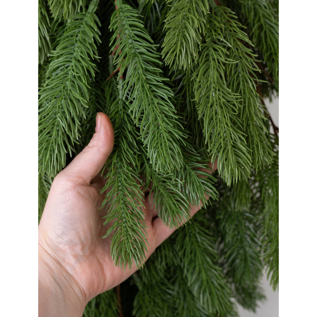36" Sitka Pine & Pinecone Teardrop: Evergreen