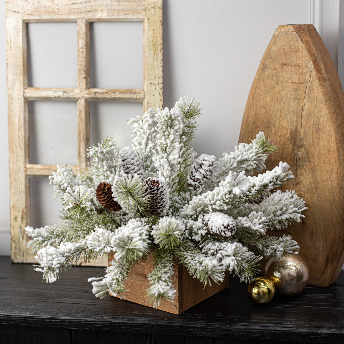 18" Flocked Dakota Pine Centerpiece Ball Swag Lifestyle Photo