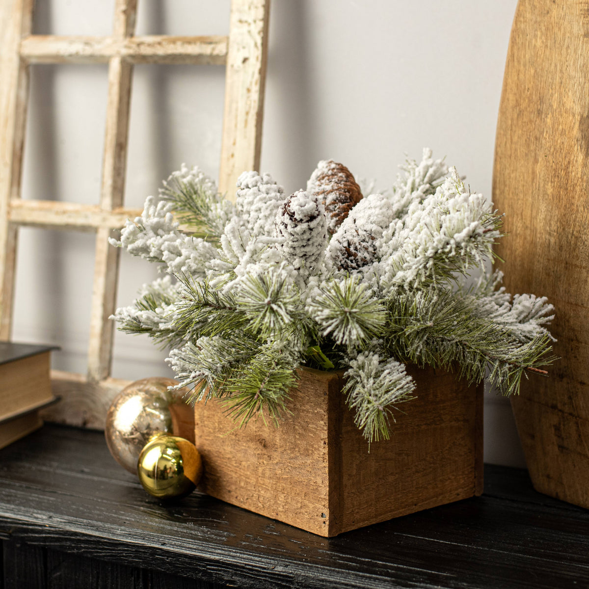 12" Flocked Dakota Pine Centerpiece Ball Swag Lifestyle Photo