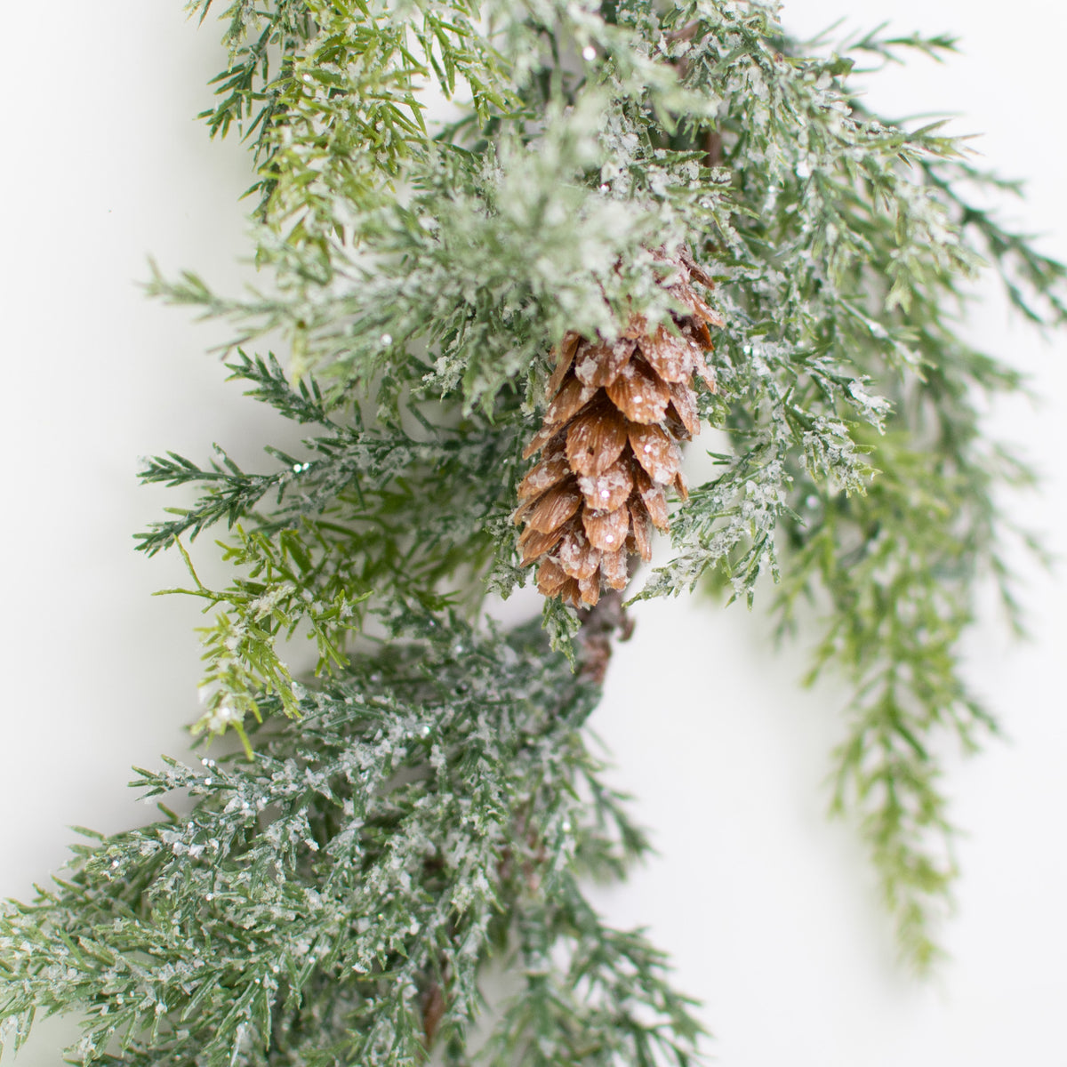 5.5' Frosted Arborvitae Pine Garland detail photo 3