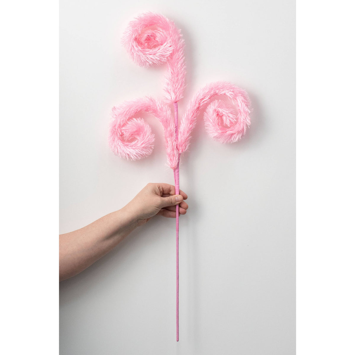 28" Furry Curly Spray: Pink detail photo 3