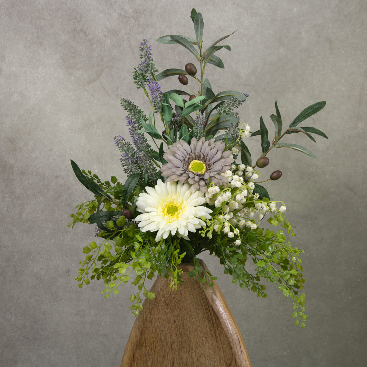 18" Gerbera Daisy Stem: Cream detail photo 3