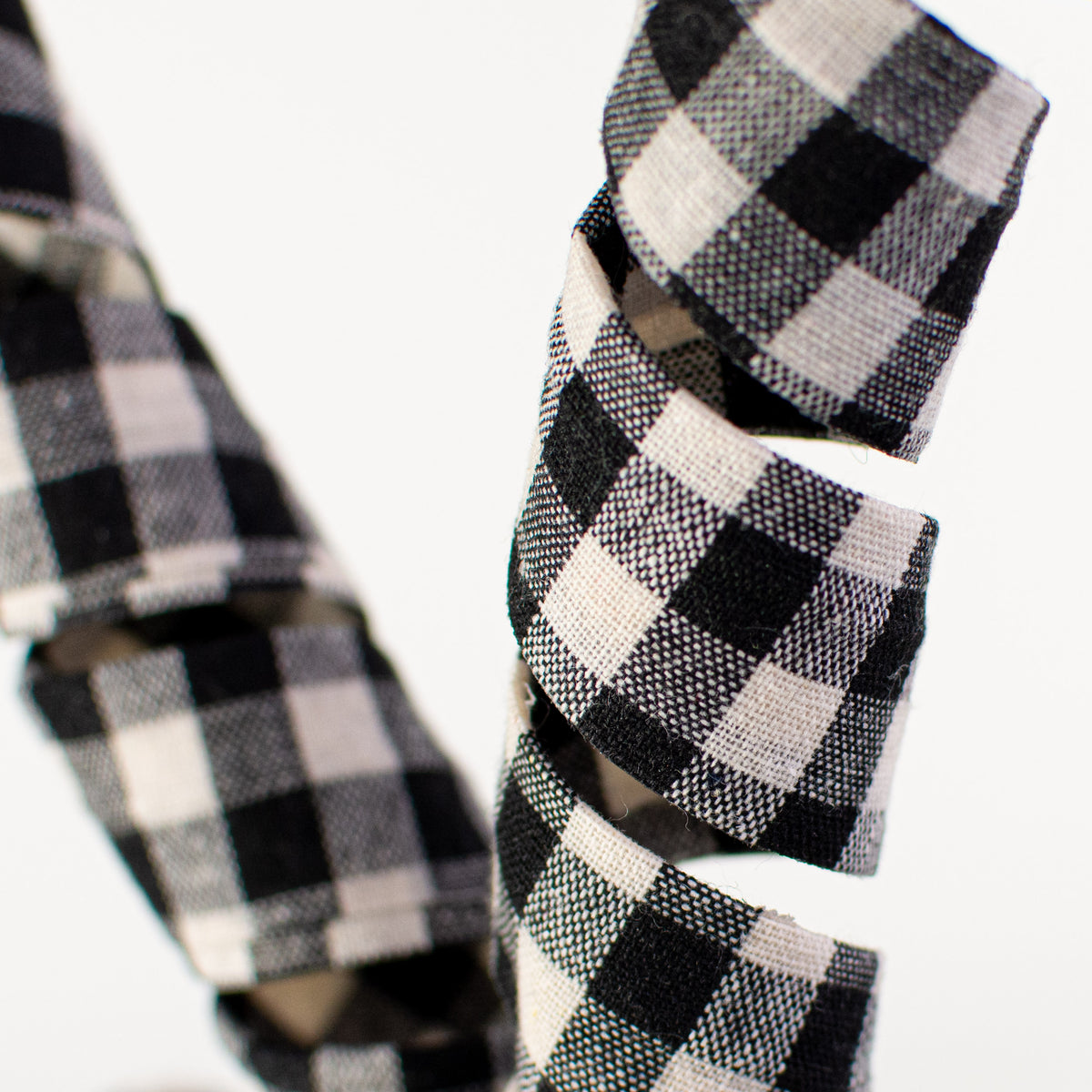 30" Gingham Curly Spray: Black & Off White Lifestyle Photo