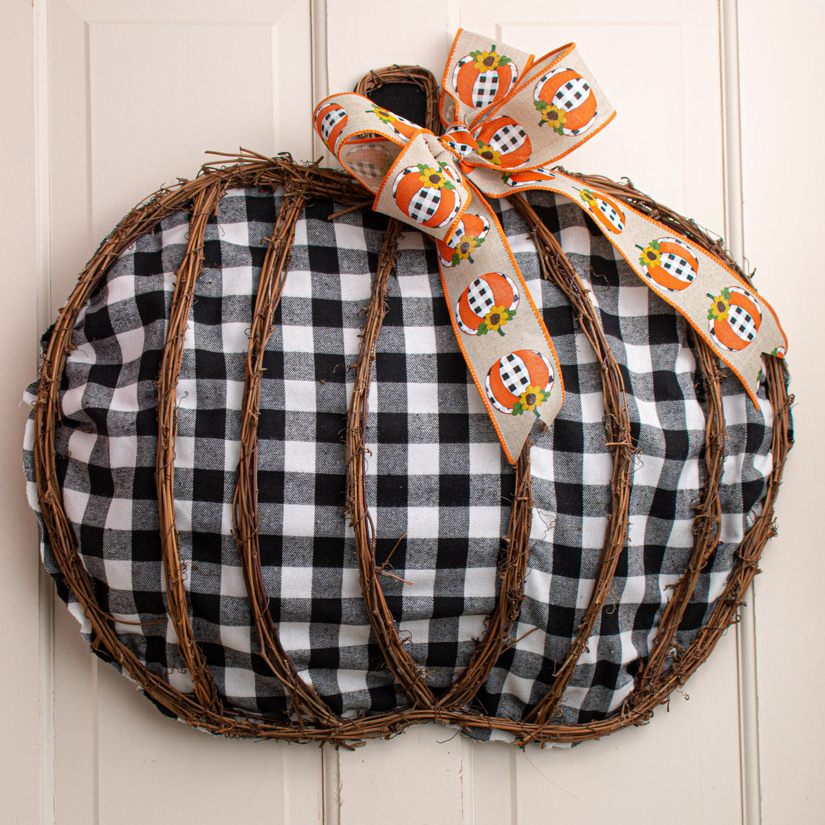 23" Gingham Pumpkin Grapevine Hanger Lifestyle Photo