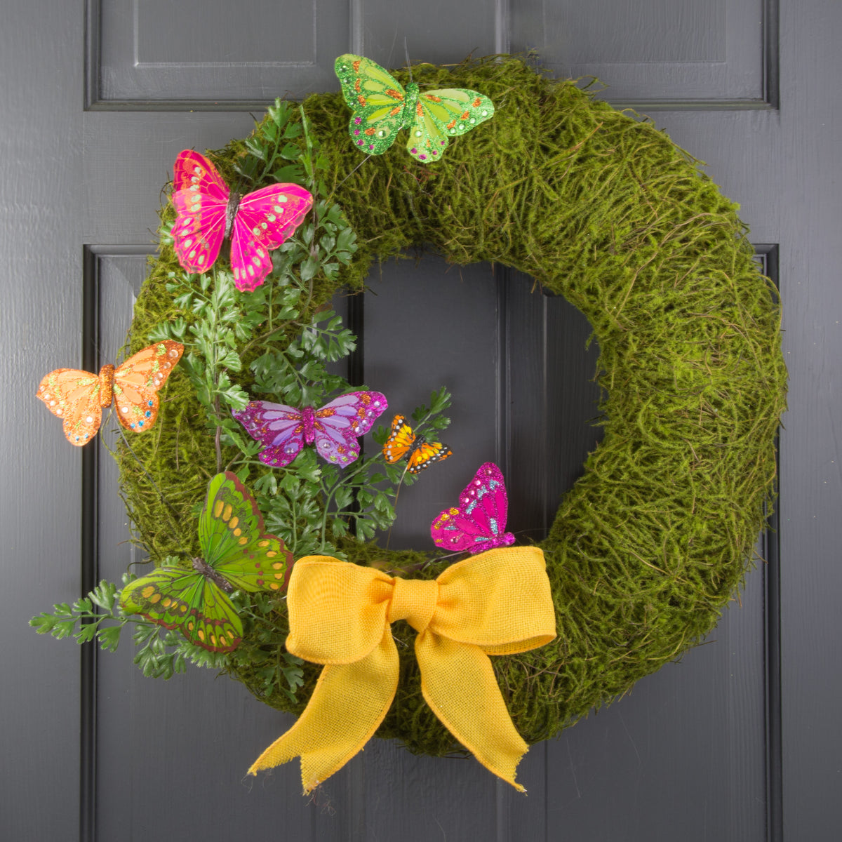 18" Green Moss Vine Wreath Lifestyle Photo