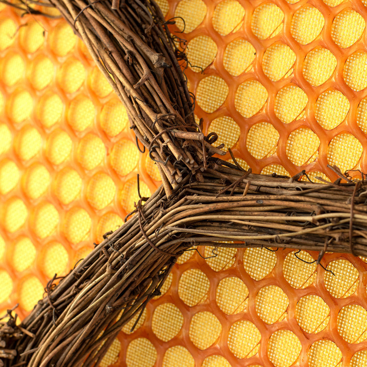 24" Honeycomb Grapevine Hanger detail photo 3