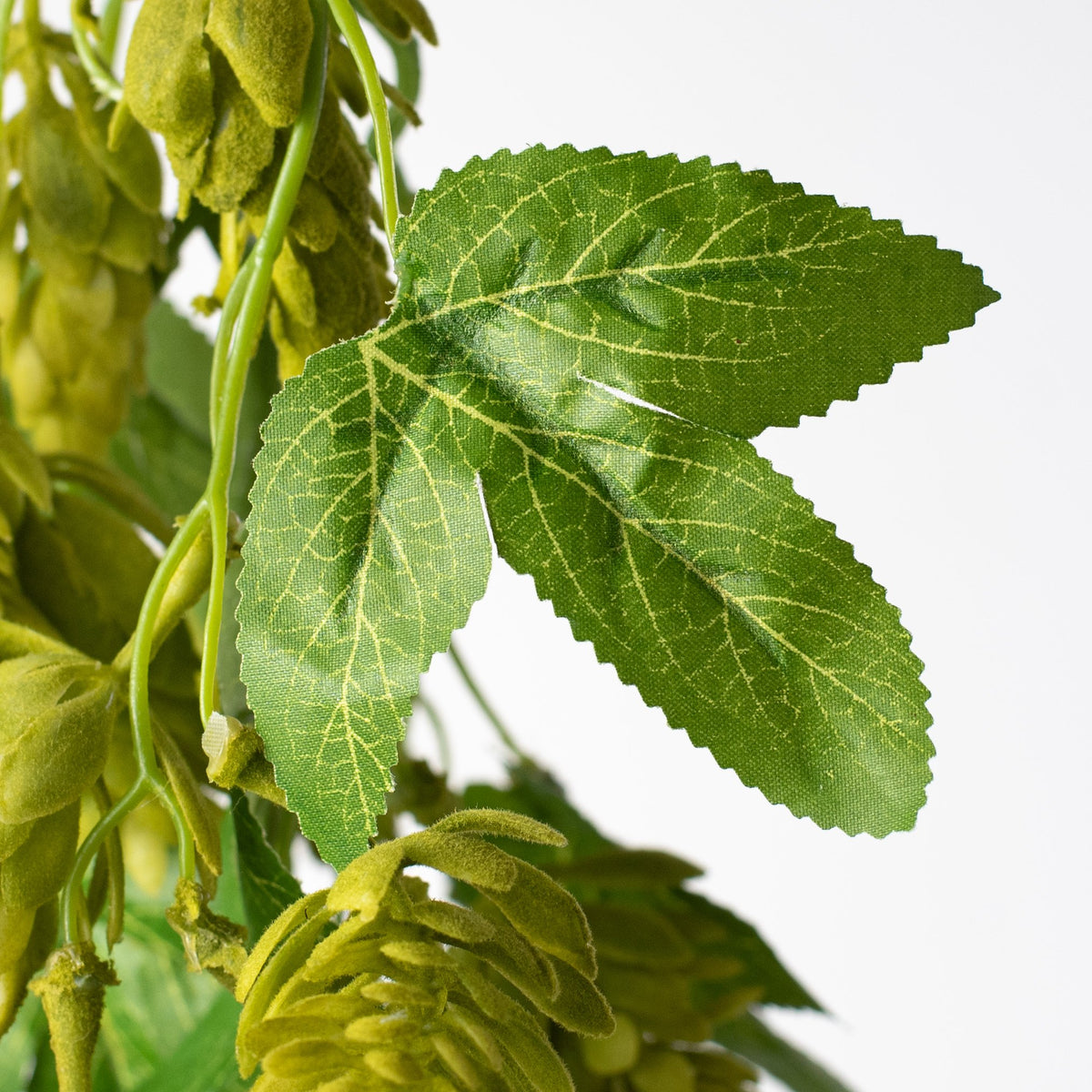19'' Hops Hanging Spray: Green detail photo 4