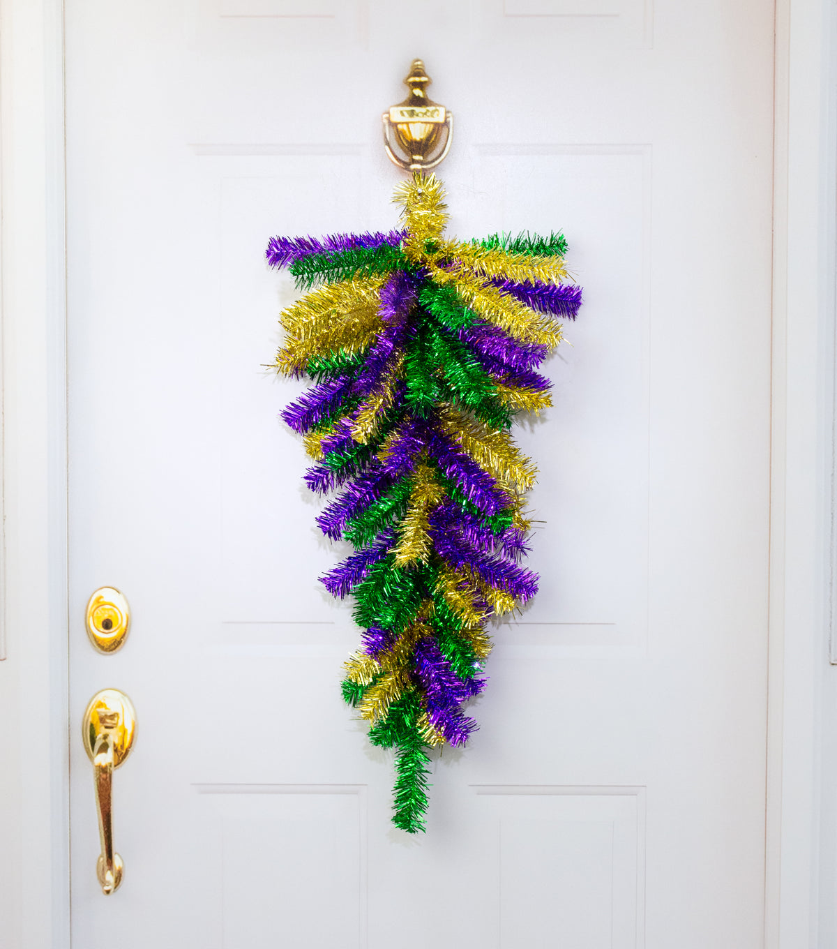 30" Pine Teardrop Swag: Metallic Mardi Gras (70 Tips)