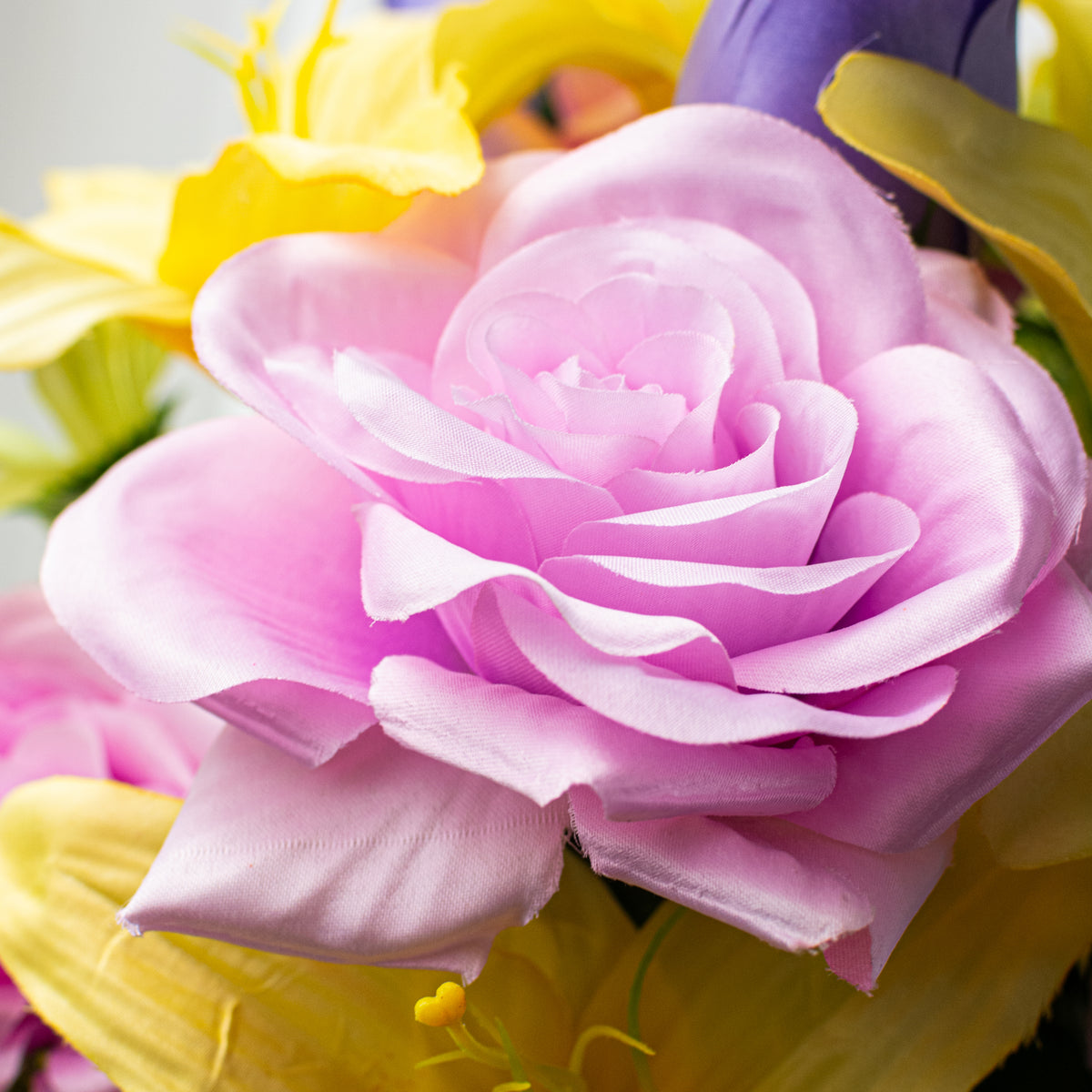 28" Lily, Rose & Daisy Mixed Bush: Pastels (36 Stem)