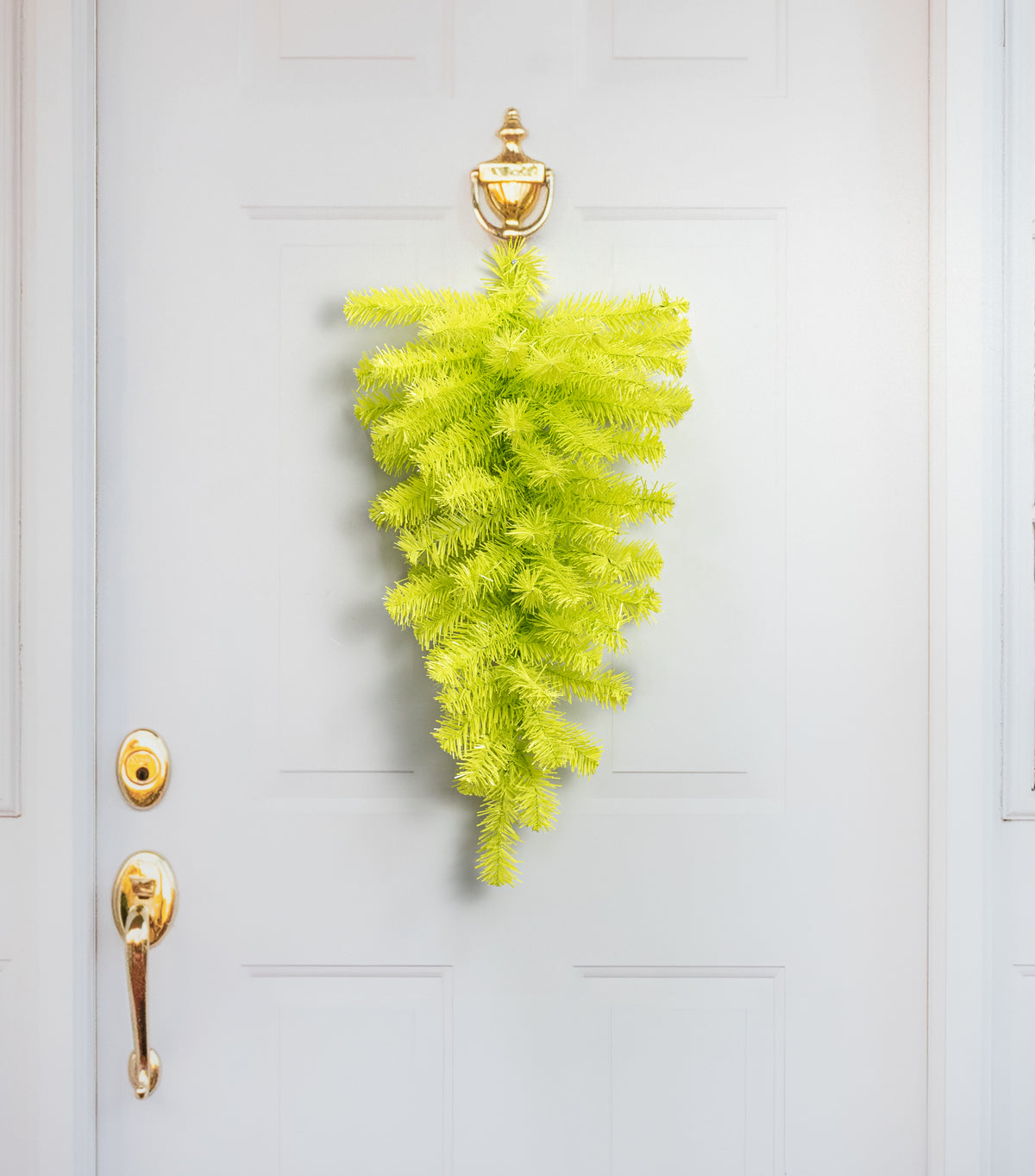 24" Pine Teardrop Swag: Lime Green (55 Tips)