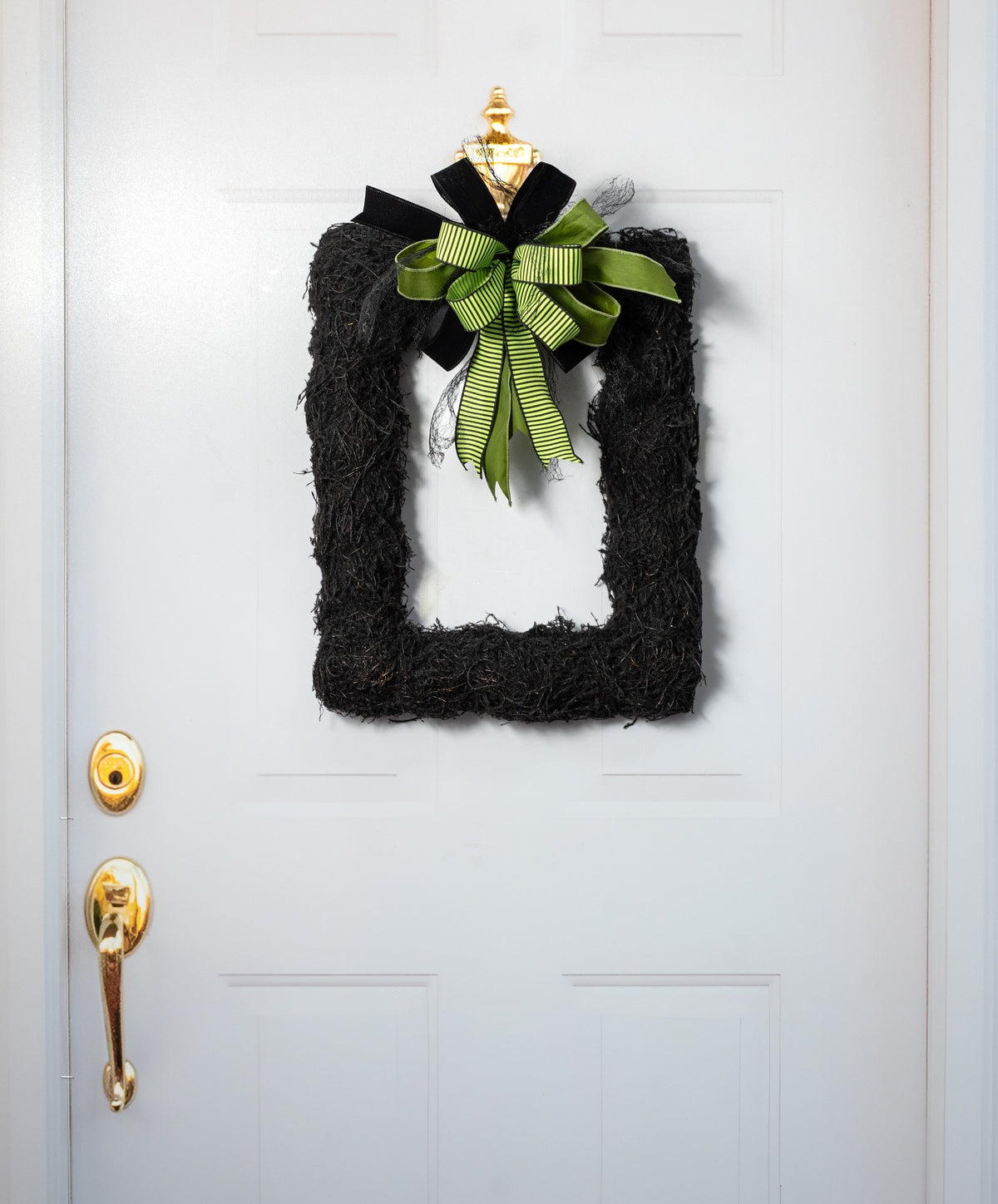 19" Black Moss Vine Wreath: Rectangle