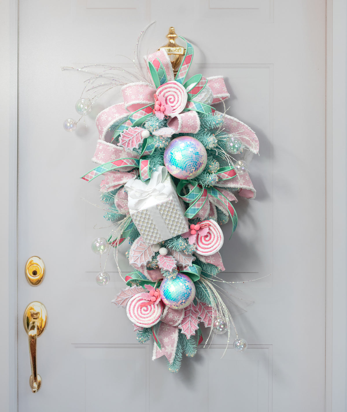 6.75" Mesh Sequin Gift Box Decor: Iridescent White