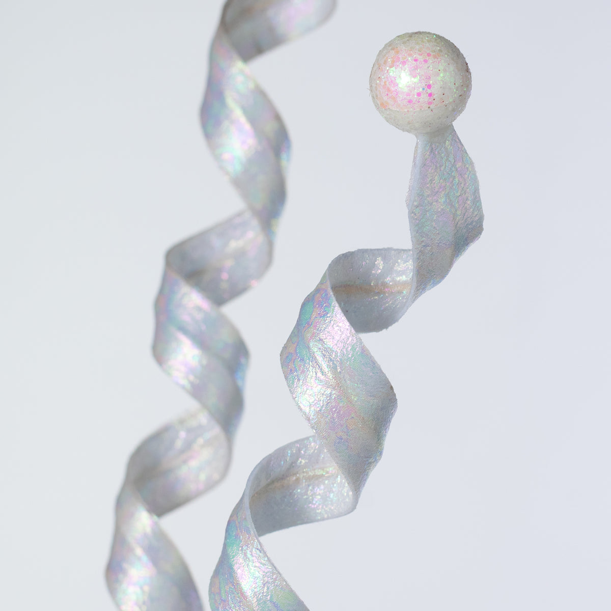 30" Glossy Frizzy Curly Ball Spray: Iridescent White