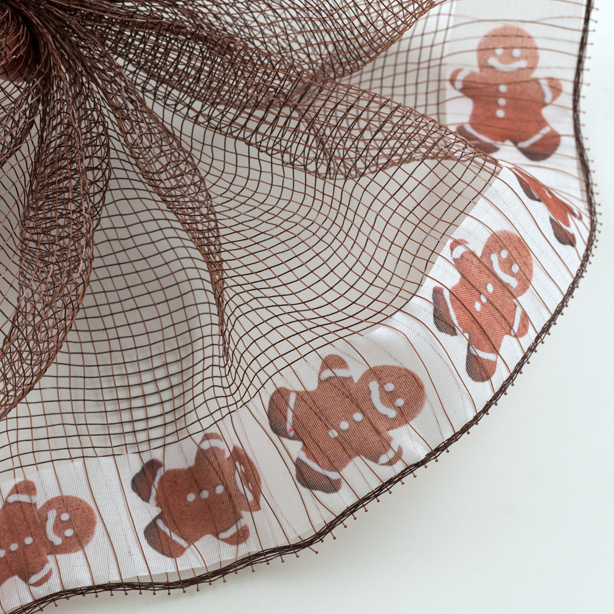 10" Ruffle Fabric Edge Mesh: Gingerbread Man on Brown