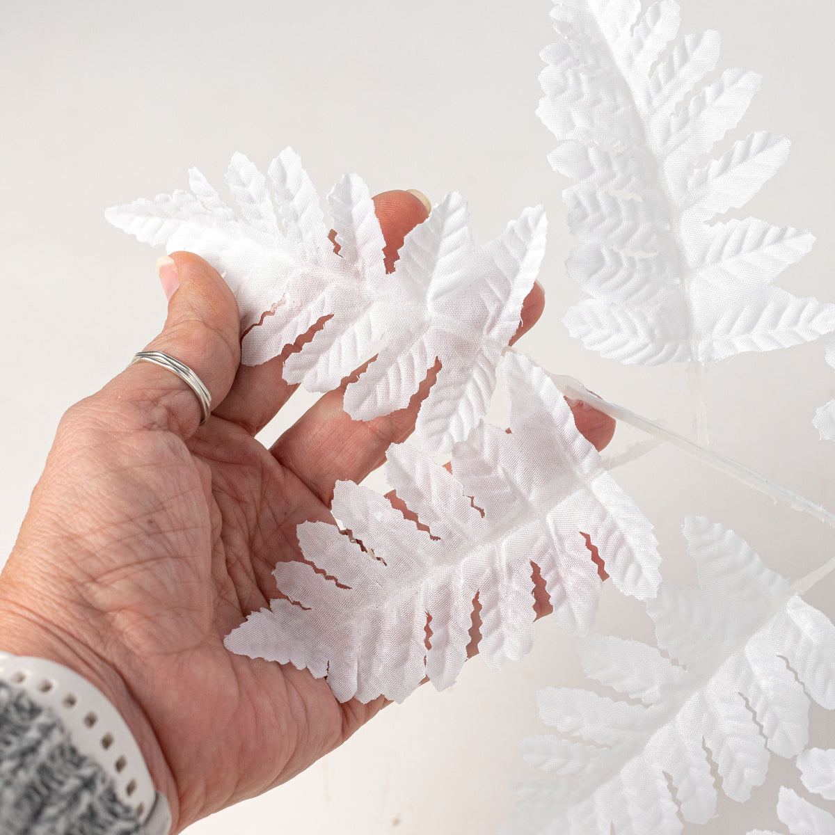 17" Pull Apart Silk Leather Leaf Bush: White (12 Stems)