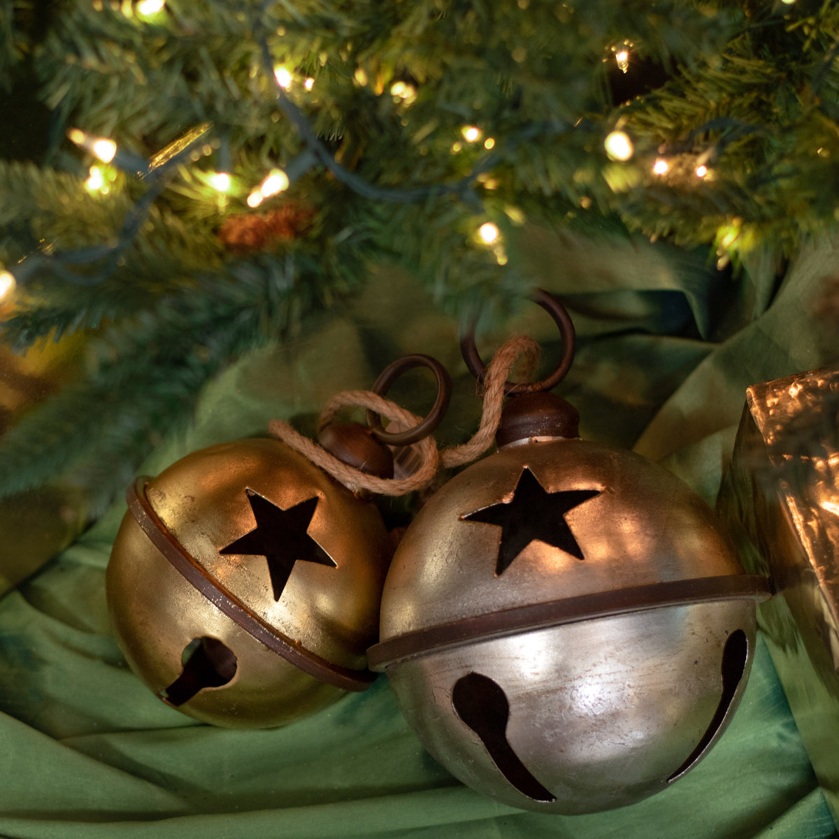 7" Jumbo Jingle Bell: Antique Gold Leaf Lifestyle Photo