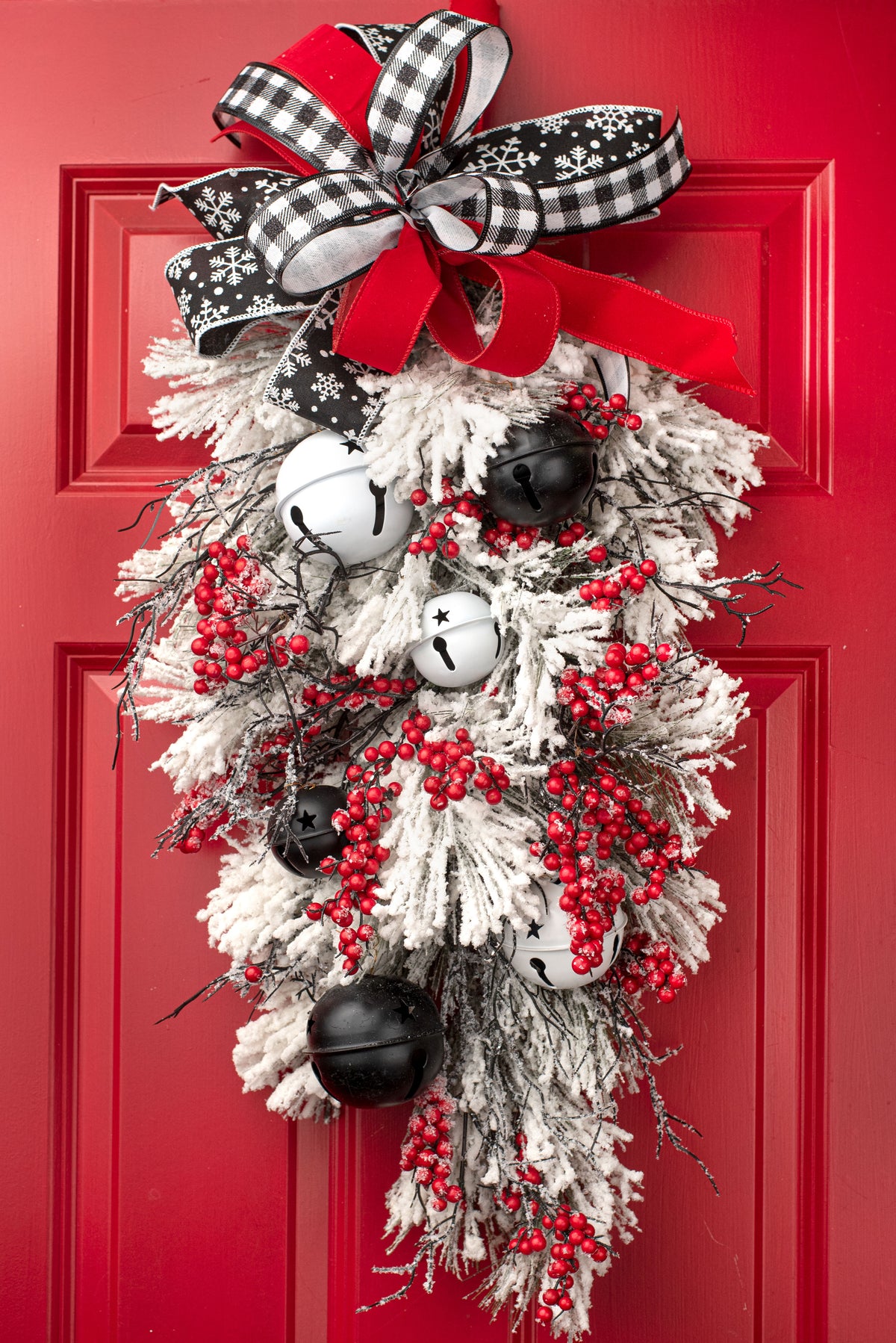 21" Jumbo Jingle Bell Cluster Ornament: Matte Black Lifestyle Photo