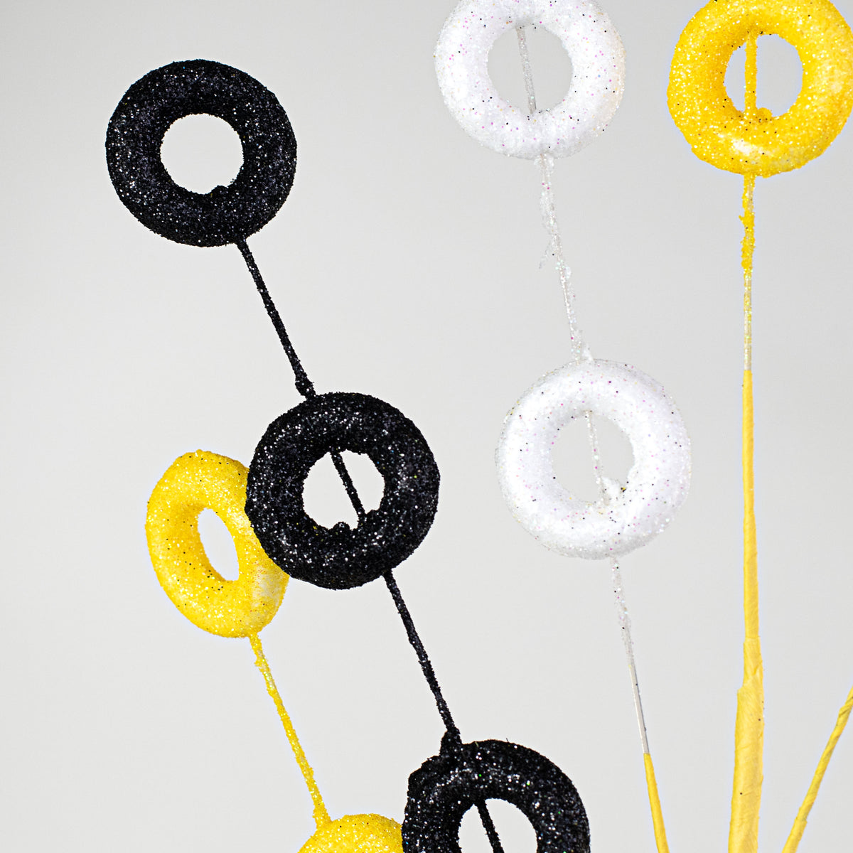 30" Loop Spray: Yellow & Black Lifestyle Photo
