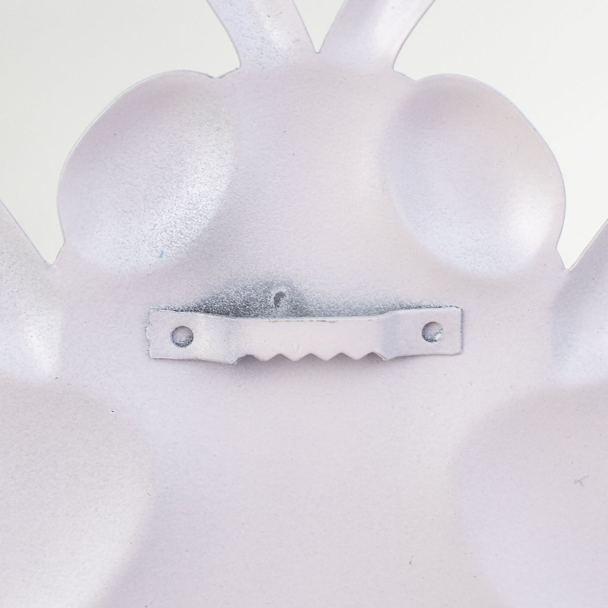 12" Metal Embossed Hanger: Bee detail photo 4