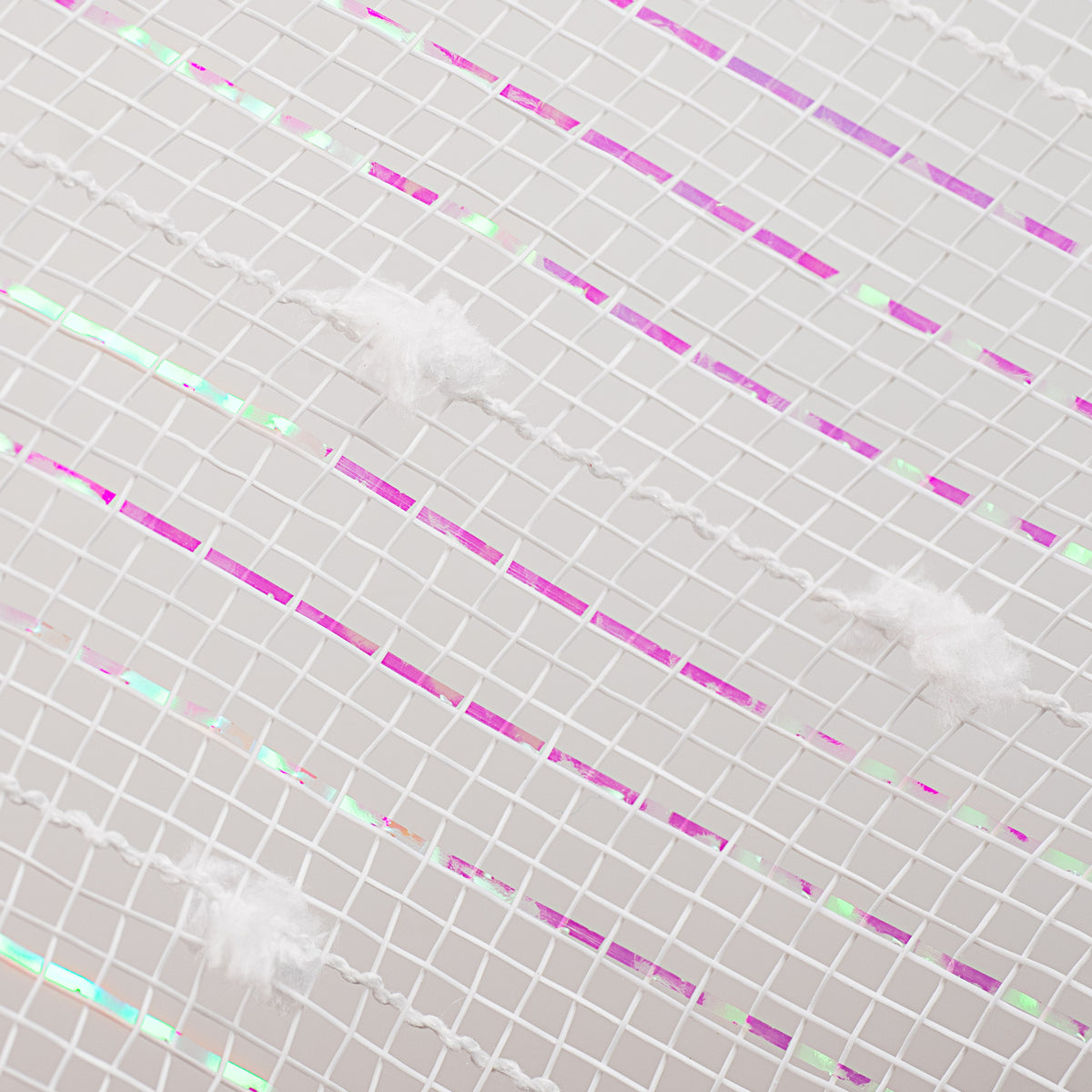 10" Metallic Snowball Deco Mesh: White Iridescent (10 Yards) detail photo 3