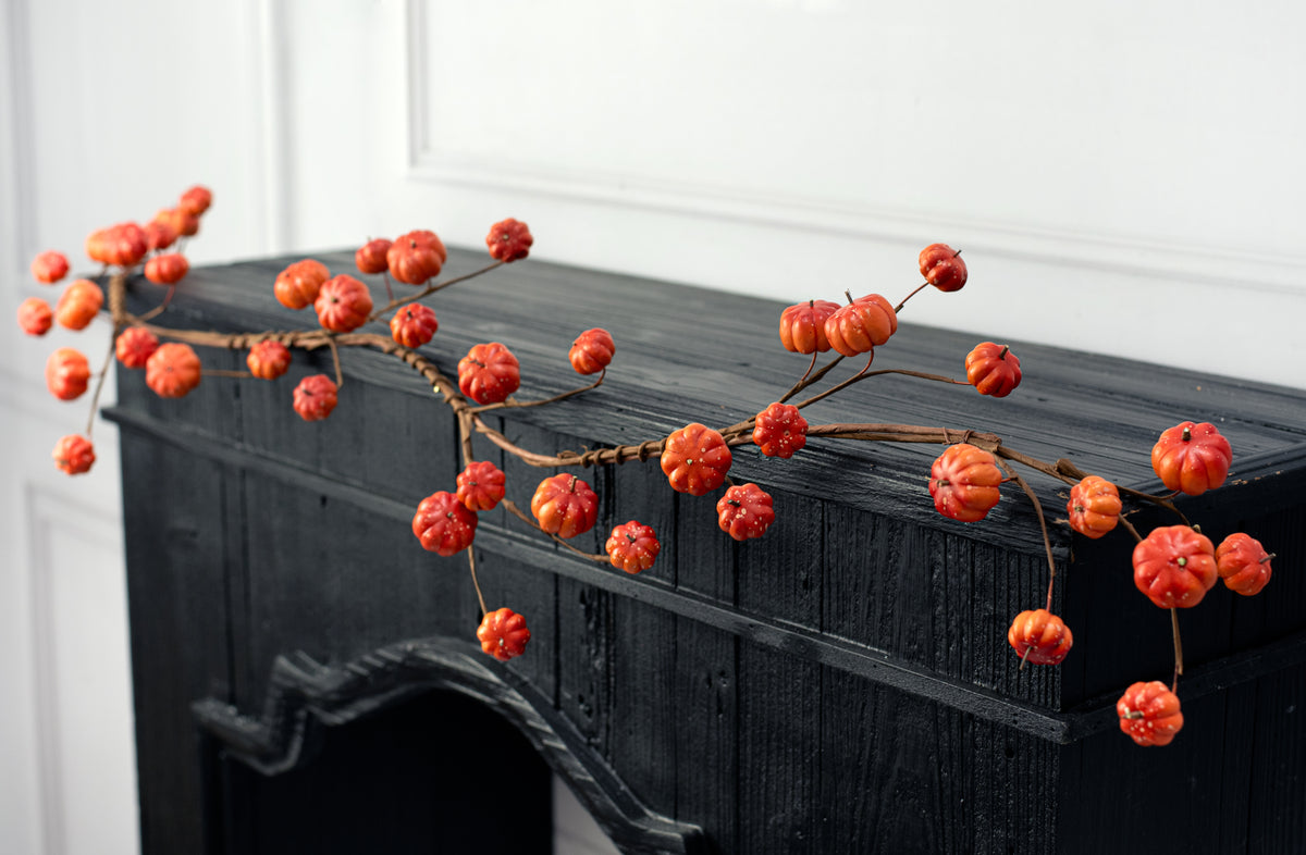 4' Mini Polka Dot Pumpkins Garland Lifestyle Photo