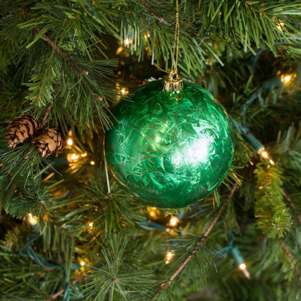 100MM Feather Smooth Ball Ornament: Green Lifestyle Photo