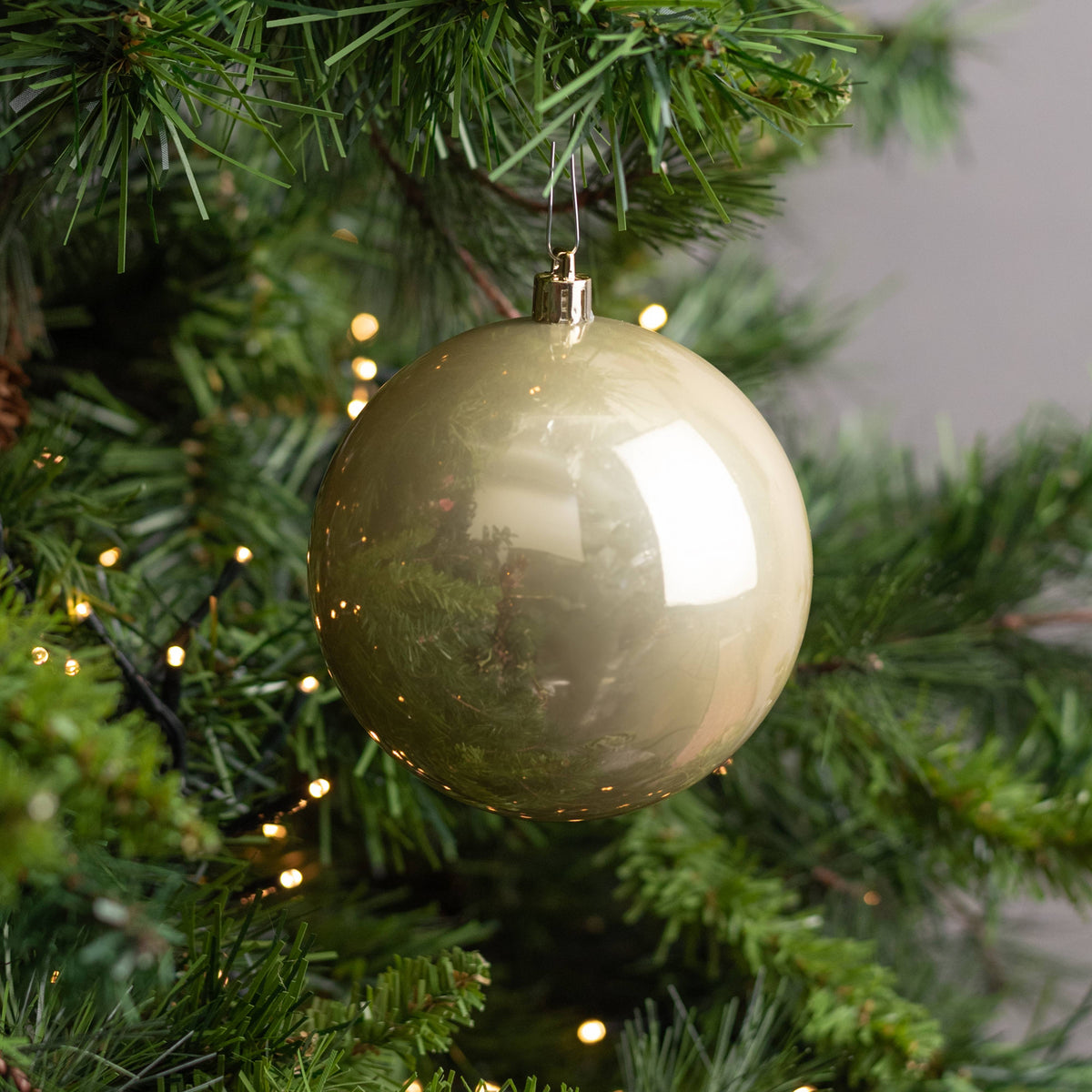 100MM Seamless Plastic Ball Ornament: Pearl Champagne (Set of 4) Lifestyle Photo