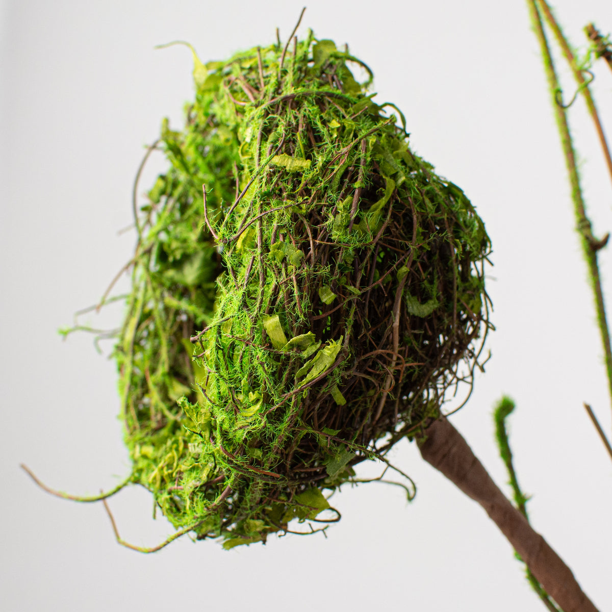 34" Mossy Twig Nest Spray detail photo 3