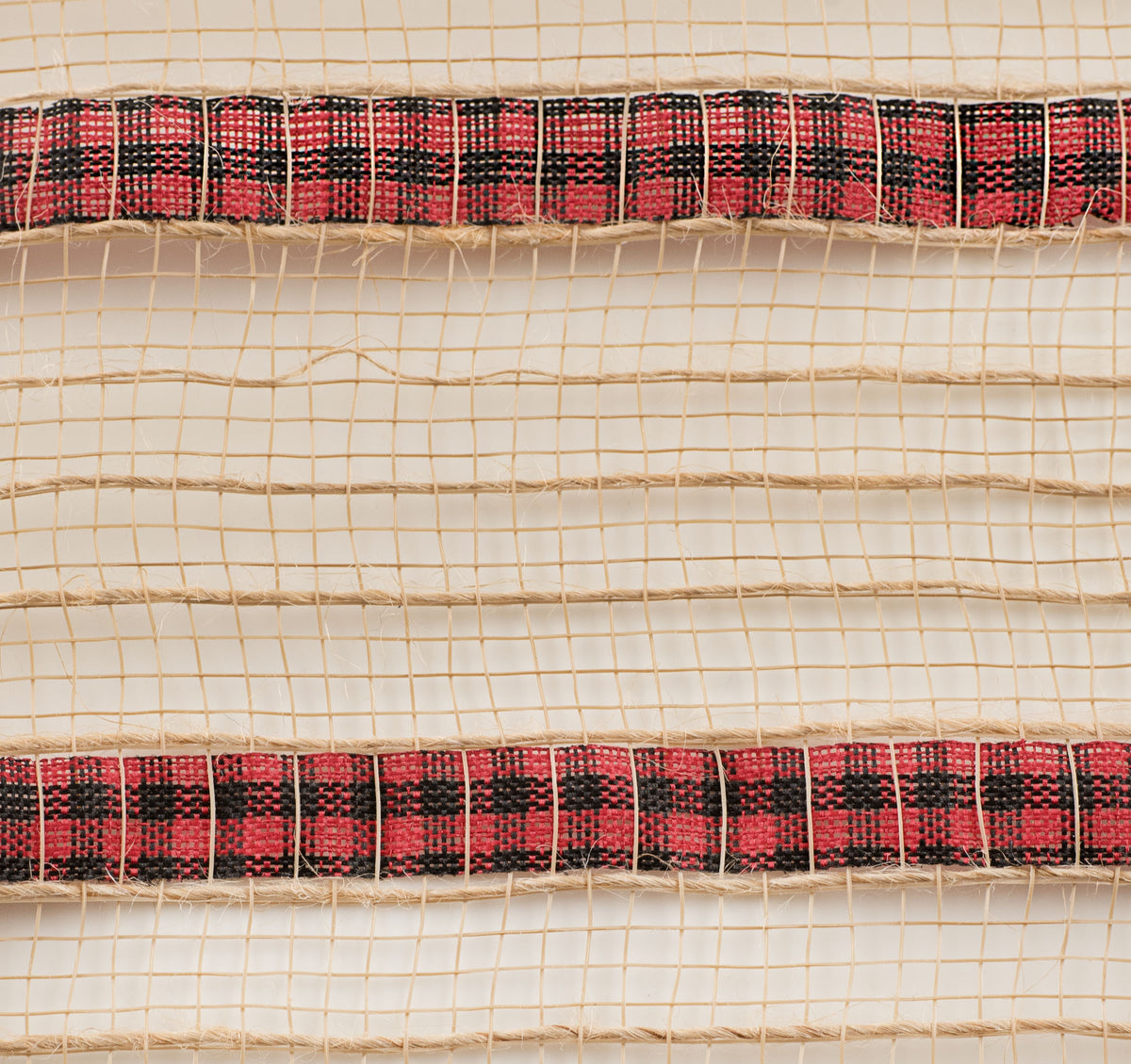 10" Patterned Mesh: Natural Jute & Red Buffalo Plaid Print detail photo 3