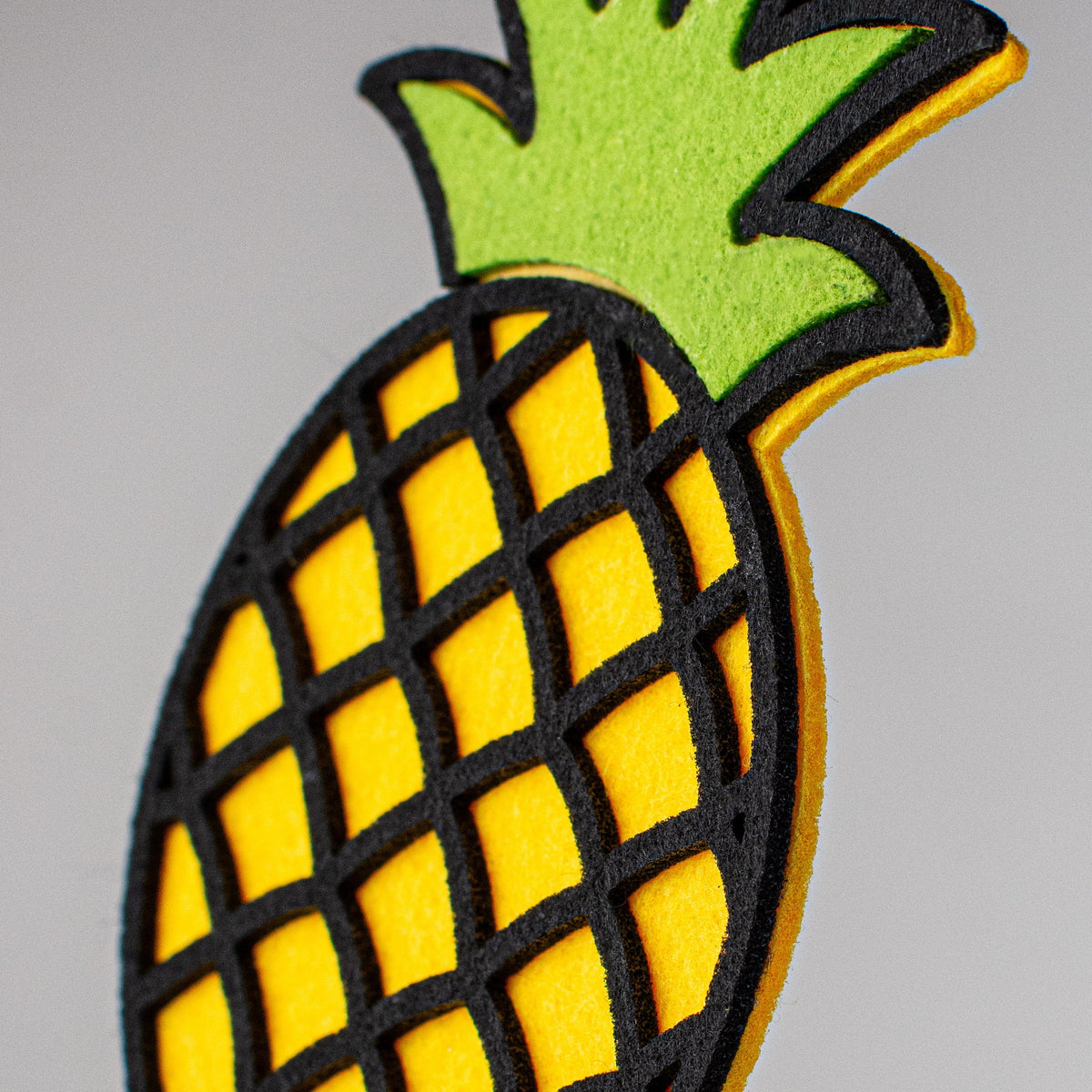 31" Pineapple Spray Lifestyle Photo