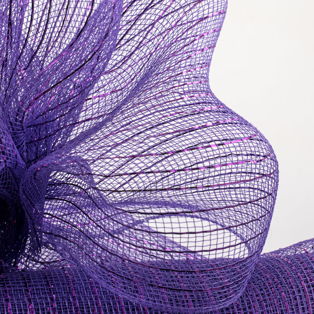 21" Poly Deco Mesh: Metallic Purple Lifestyle Photo