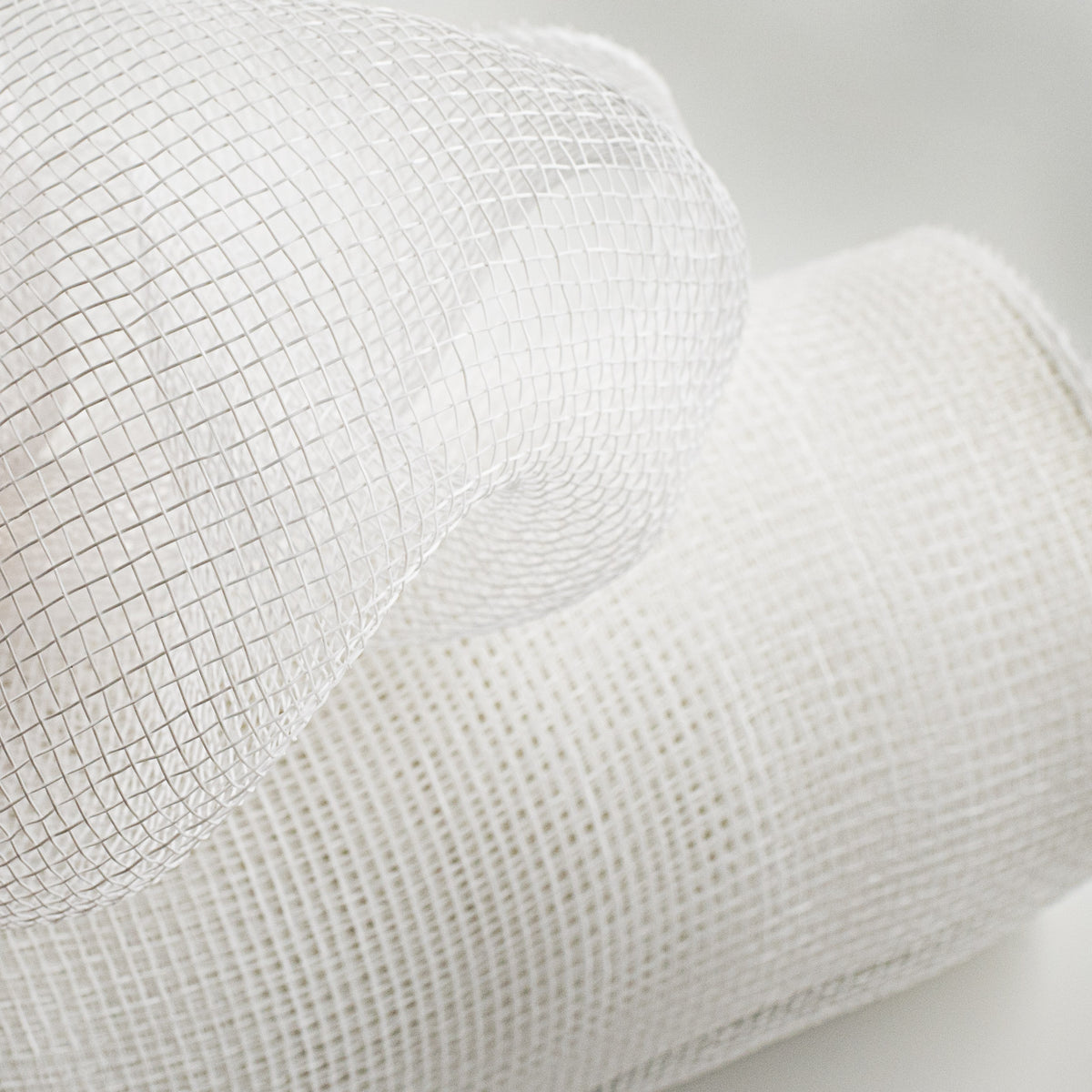 10" Poly Deco Mesh: White Lifestyle Photo