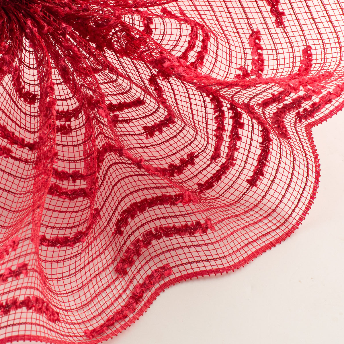 10" Random Double Drift Mesh: Red Lifestyle Photo