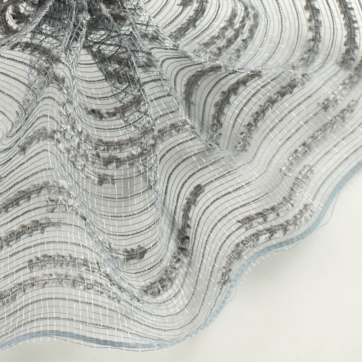 10" Random Double Drift Mesh: Silver Lifestyle Photo