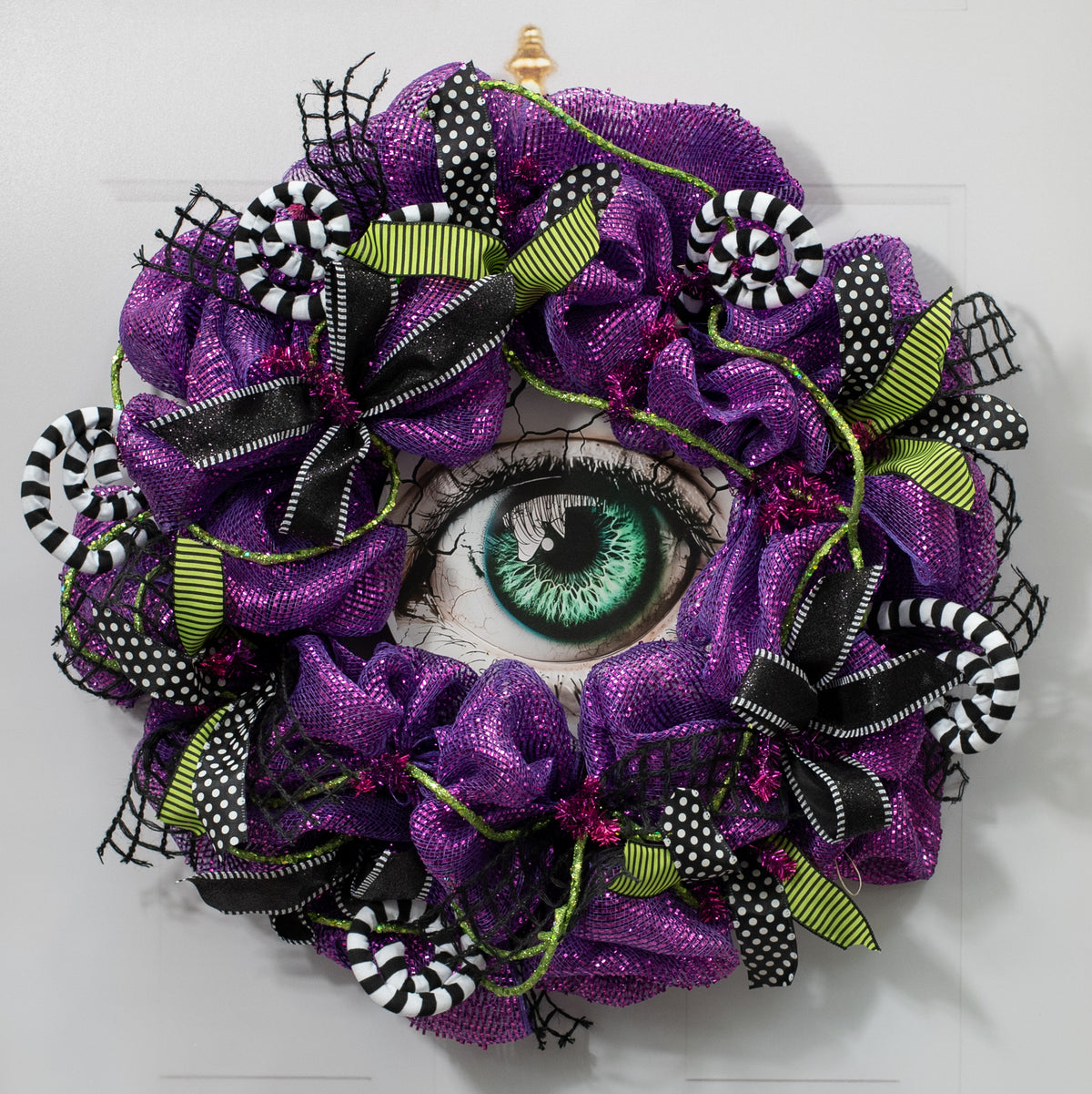 10.5" Round Waterproof Sign: Crackle Texture Doll Eye Lifestyle Photo