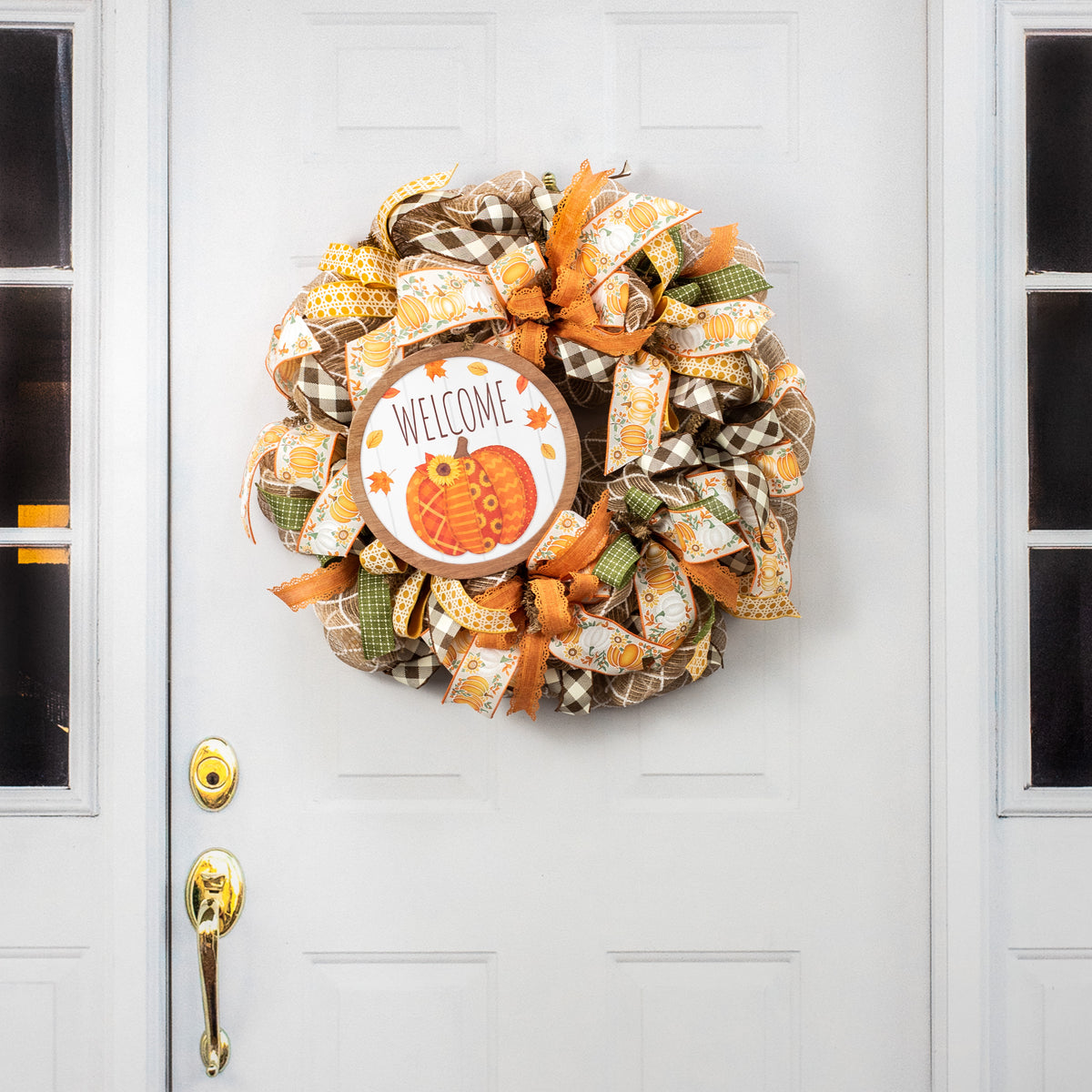 10" Round Wooden Sign: Welcome Quilted Pumpkin detail photo 4