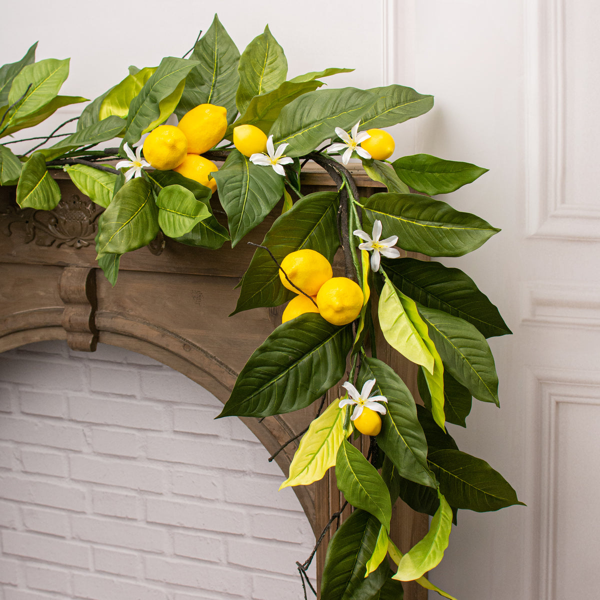 5.5' Salal Lemon Leaf Garland detail photo 3
