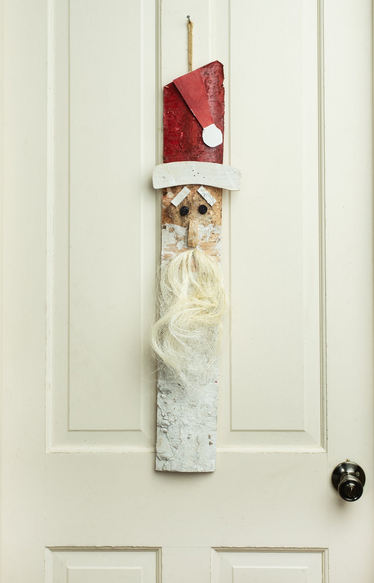 32" Single Plank Birch Decoration: Santa Lifestyle Photo
