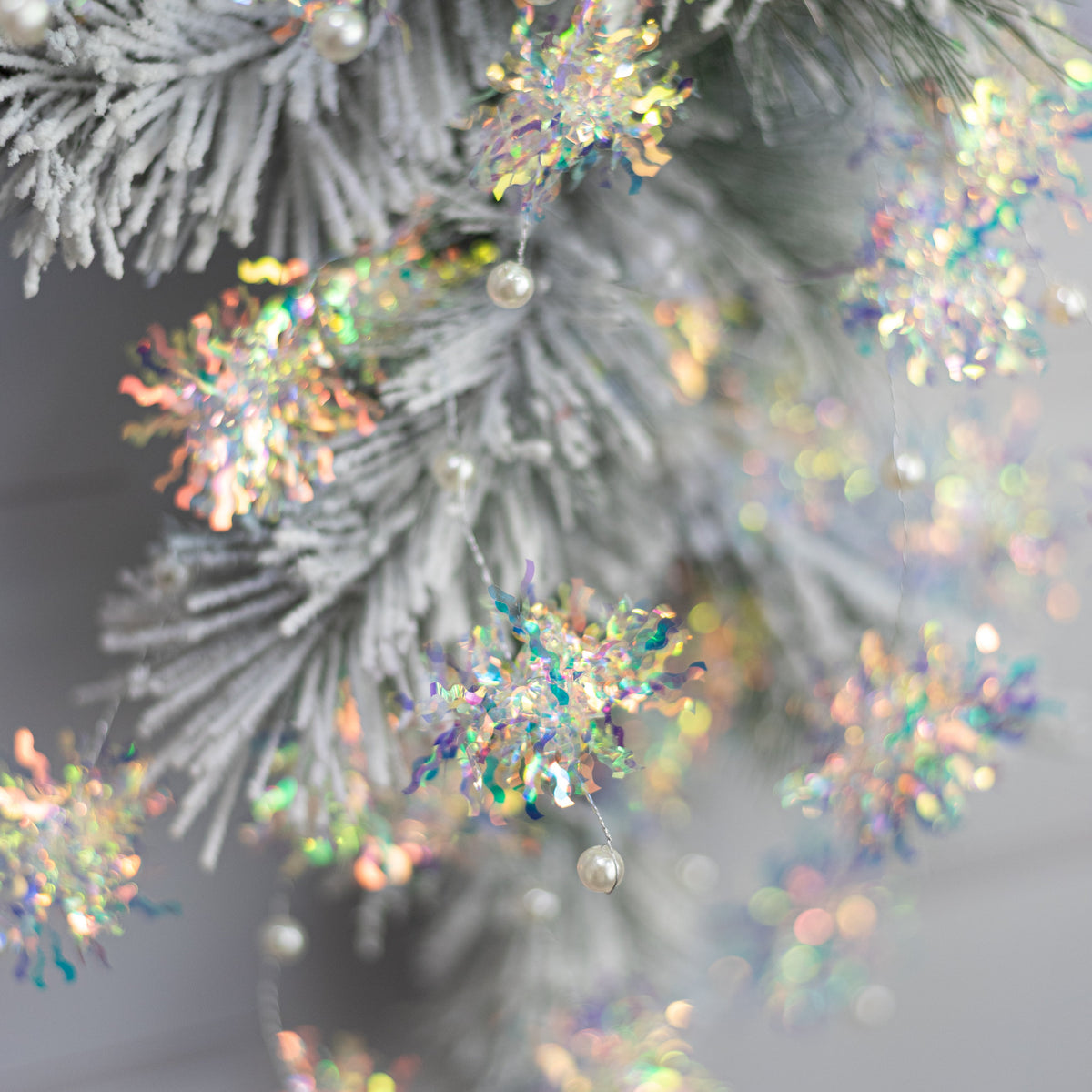 5' Tinsel Clusters & Pearls Garland: Iridescent Clear detail photo 5