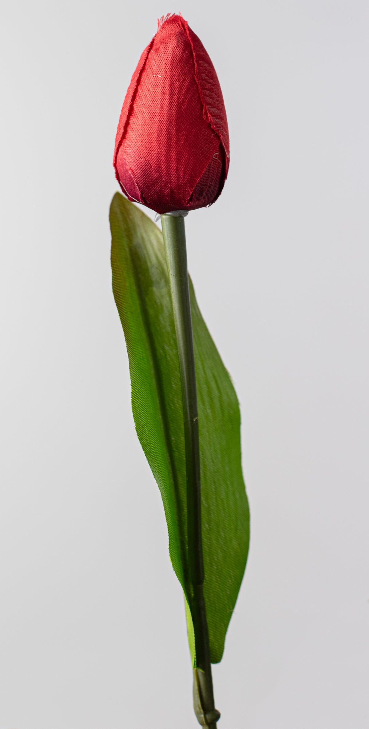 13" Tulip Bush: Red (9 Stem) detail photo 4