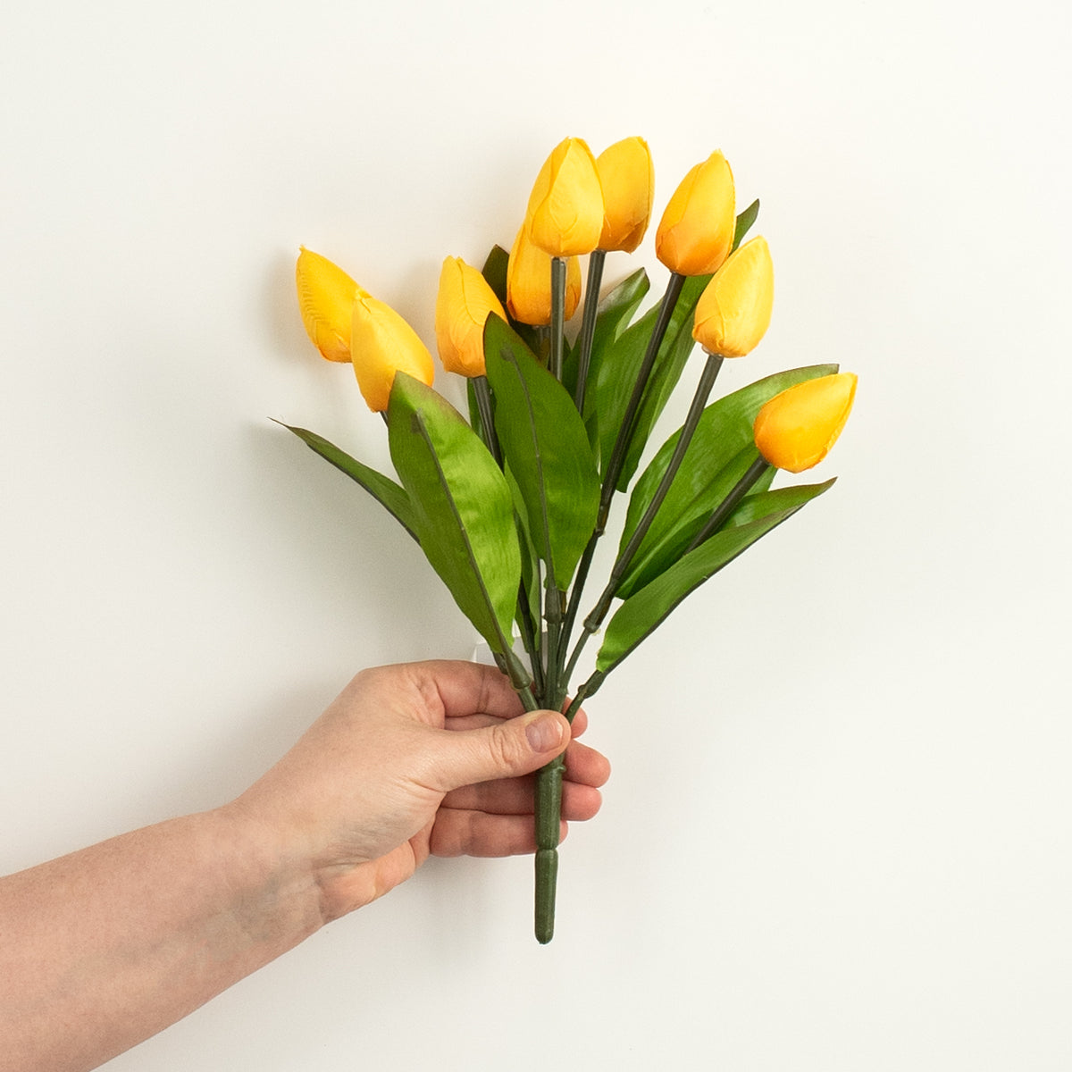 13" Tulip Bush: Yellow (9 Stem) detail photo 3