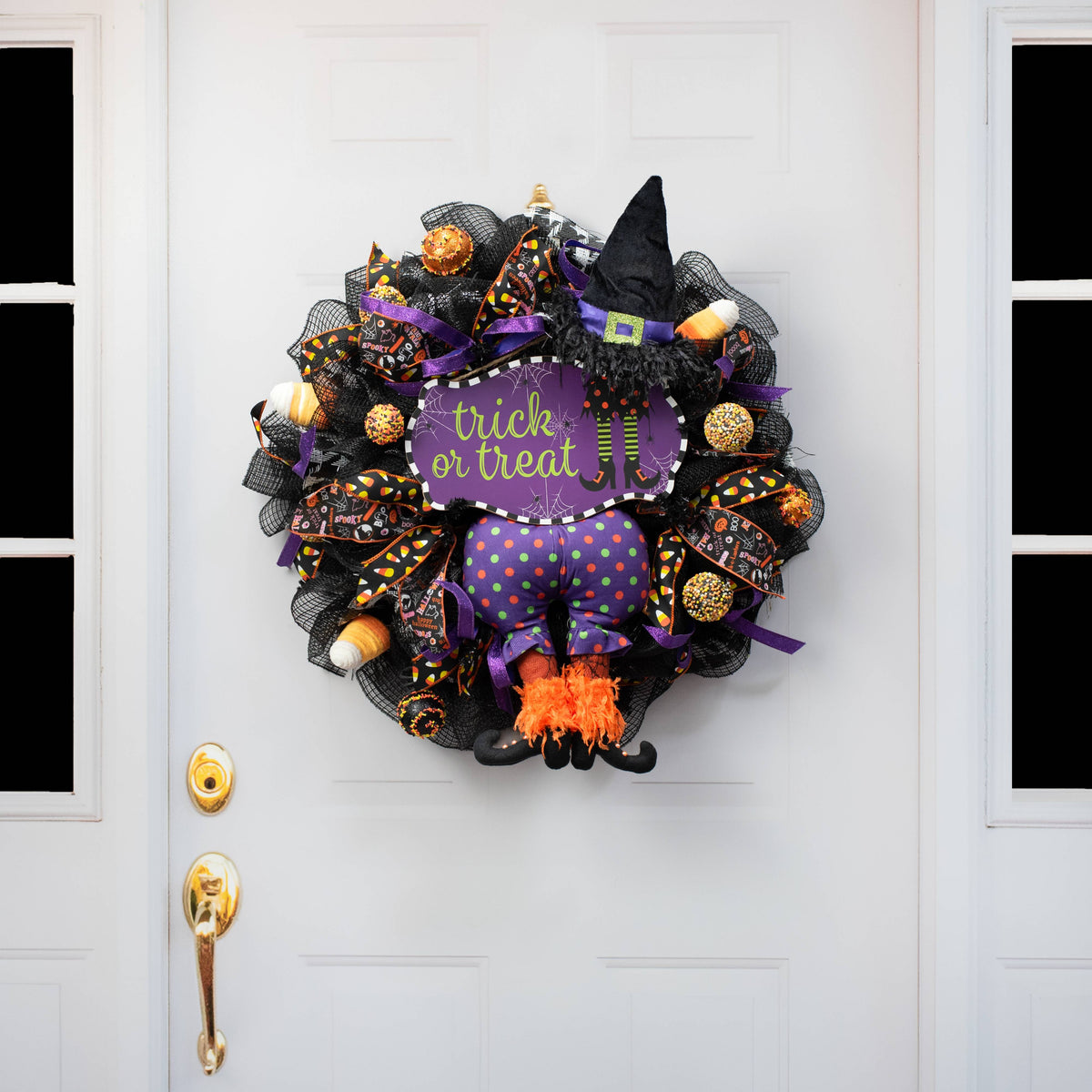 12" Wooden Scalloped Sign: Trick or Treat Witch Legs detail photo 4